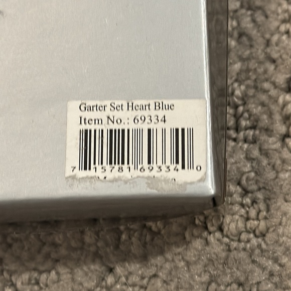 Brand new in separate boxes. 2 garters and one hanky for the Bride-to-Be - Picture 6 of 6